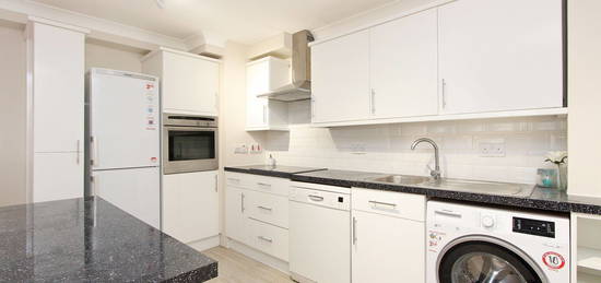 Flat to rent in St. John's Avenue, Putney, London SW15