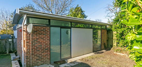 Detached bungalow to rent in Seldon Close, Winchester SO22