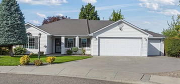 2467 N Rhode Island Ct, Kennewick, WA 99336