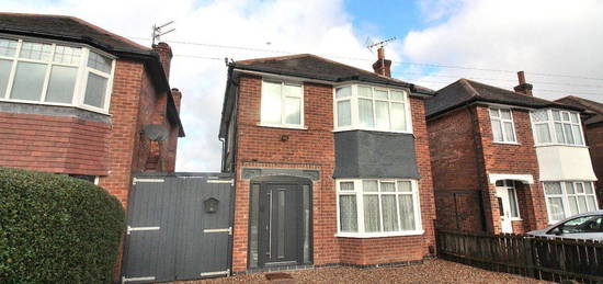 3 bed detached house to rent