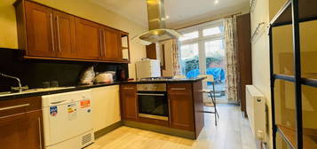 4 bed terraced house to rent