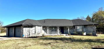 1916 John St, Seminole, OK 74868