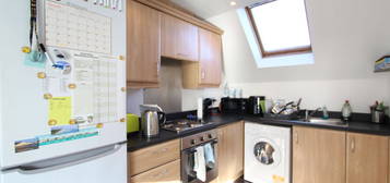 Town house to rent in 66 Kendal, Purfleet-On-Thames, Purfleet RM19