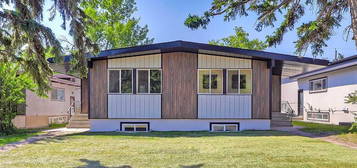 639 N 69th Ave SW, Calgary, AB T2V 0P1