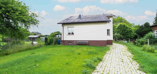 Einfamilienhaus mit großem Garten und viel Potenzial