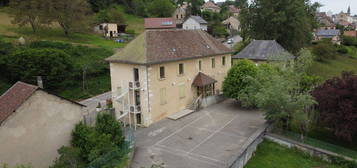 Ancienne école - bâtiment et terrain