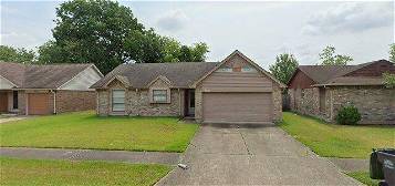 1039 Oxford Dr, Pearland, TX 77584