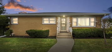 8801 Oleander Ave, Morton Grove, IL 60053