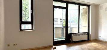 ***Schöne und GEPFLEGTE Mietwohnung mit Balkon in ruhigem Haus mit Aufzug, Krefeld Innenstadt***
