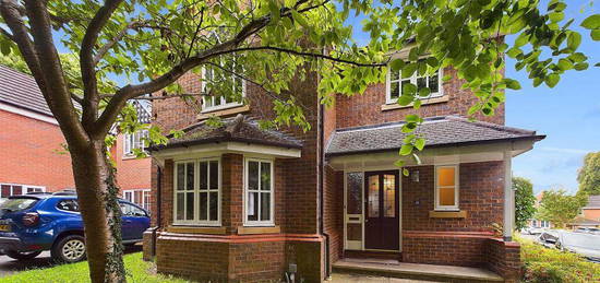 4 bedroom detached house