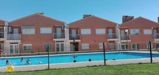 Chalet adosado en venta en  Río Ebro, 3