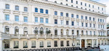 Flat for sale in Queen's Gate Terrace, London SW7