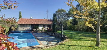 Maison Familiale à Poncins (42110) Grand Terrain et Piscine Chauffée