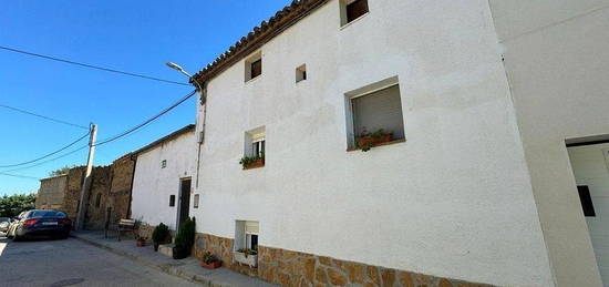 Casa en calle Fuente en Novales