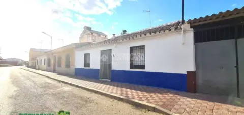 Casa adosada en Corral de Almaguer