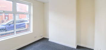 Terraced house to rent in 120 Queensgate, Bolton BL1