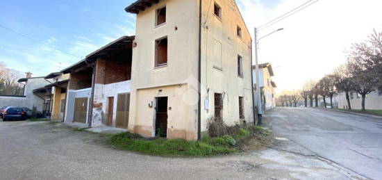 CASA SEMINDIPENDENTE A VEROLAVECCHIA