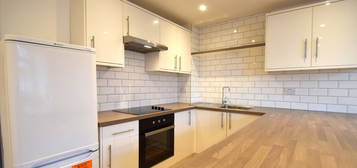 Flat to rent in Hamlet Court Road, Westcliff On Sea, Essex SS0