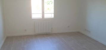 Studio  à louer, 1 pièce, 33 m², Étage 1/–