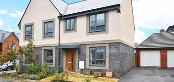 3 bed semi-detached house for sale