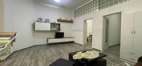 Apartament 3 camere,primitor, situat pe Blv. Eroilor !!!