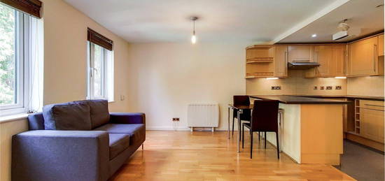 Studio to rent in Coleridge Square, London W13