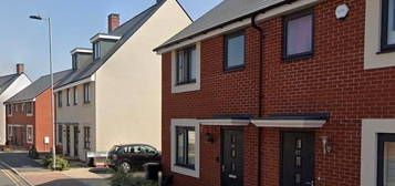 3 bedroom semi-detached house to rent