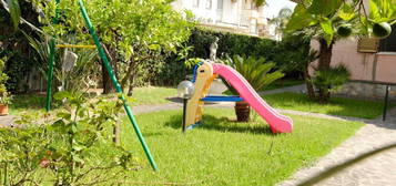 appartamento in villa con box e giardino rif 327