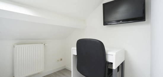 Studio meublée  à louer, 1 pièce, 11 m², Étage 1/–