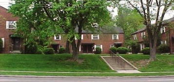 5798 N High St Apt B, Worthington, OH 43085