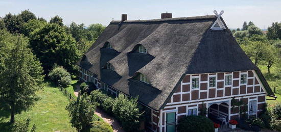 Ruhige 2 Zimmer Wohnung im Bauernhaus. Mit Gartenanteil