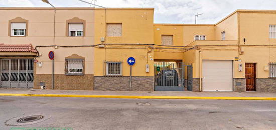 Chalet adosado en venta en calle Jacinto Guerrero, 15