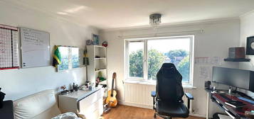 Maisonette to rent in Stuart Crescent, London N22