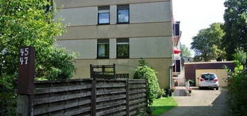 Schöne und geräumige 4 Zimmer-Wohnung in Mülheim-Broich mit Balkon in der ersten Etage**