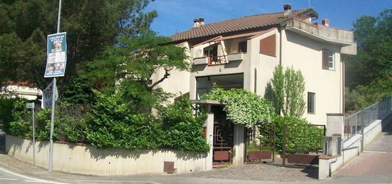 Villa in vendita in via G. Deledda, 1