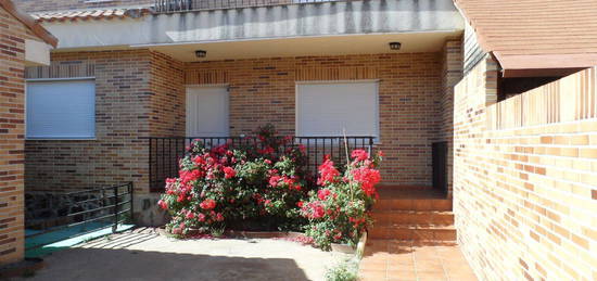 Chalet adosado en venta en calle Concepciõn Arenal, 17