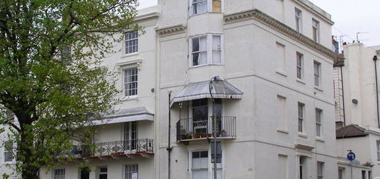 Studio to rent in Russell Square, Brighton BN1