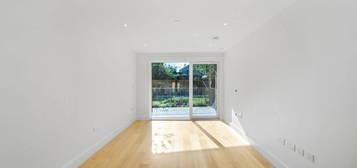 Flat for sale in Patmos Lodge, Cancell Road SW9