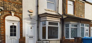 Terraced house to rent in Ferndale Avenue, Edgecumbe Street HU5