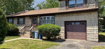 189 Manhattan Ave, West Babylon, NY 11704