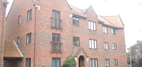 Flat to rent in Tynedale Square, Highwoods, Colchester CO4