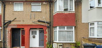 Maisonette for sale in Reading Road, Northolt UB5