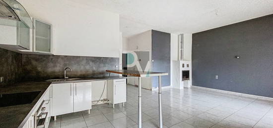 Appartement T3 lumineux et spacieux à Prades  70 m2 avec gra