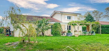 Maison 4 chambres avec terrain arboré clos