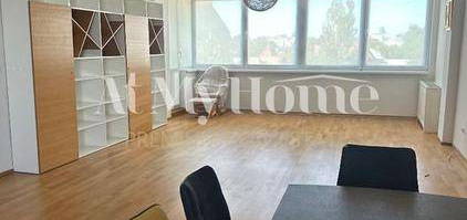 Apartament 4 camere spatios si luminos, loc de parcare, paza, rezidential/office