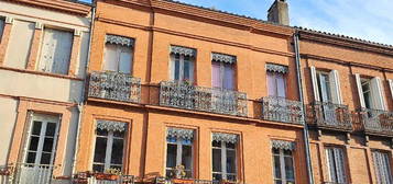 Jeanne d arc.T3/4 +Balcon dans bel immeuble ancien