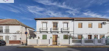 Chalet en avenida De Andalucía en Fuente Vaqueros