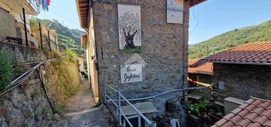 CASA SEMINDIPENDENTE A VENTIMIGLIA