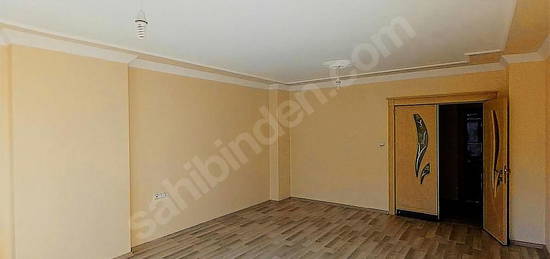 İSKELE CADDESİNDE KİRALIK 3+1 DAİRE (CADDE CEPHELİ)