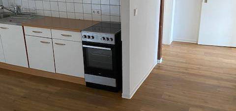 WG -taugliche helle 3-R- Wohnung mit EBK. Im 3.OG/ DG in MD.Alte - Neustadt  ca.65,m² zu vermieten.